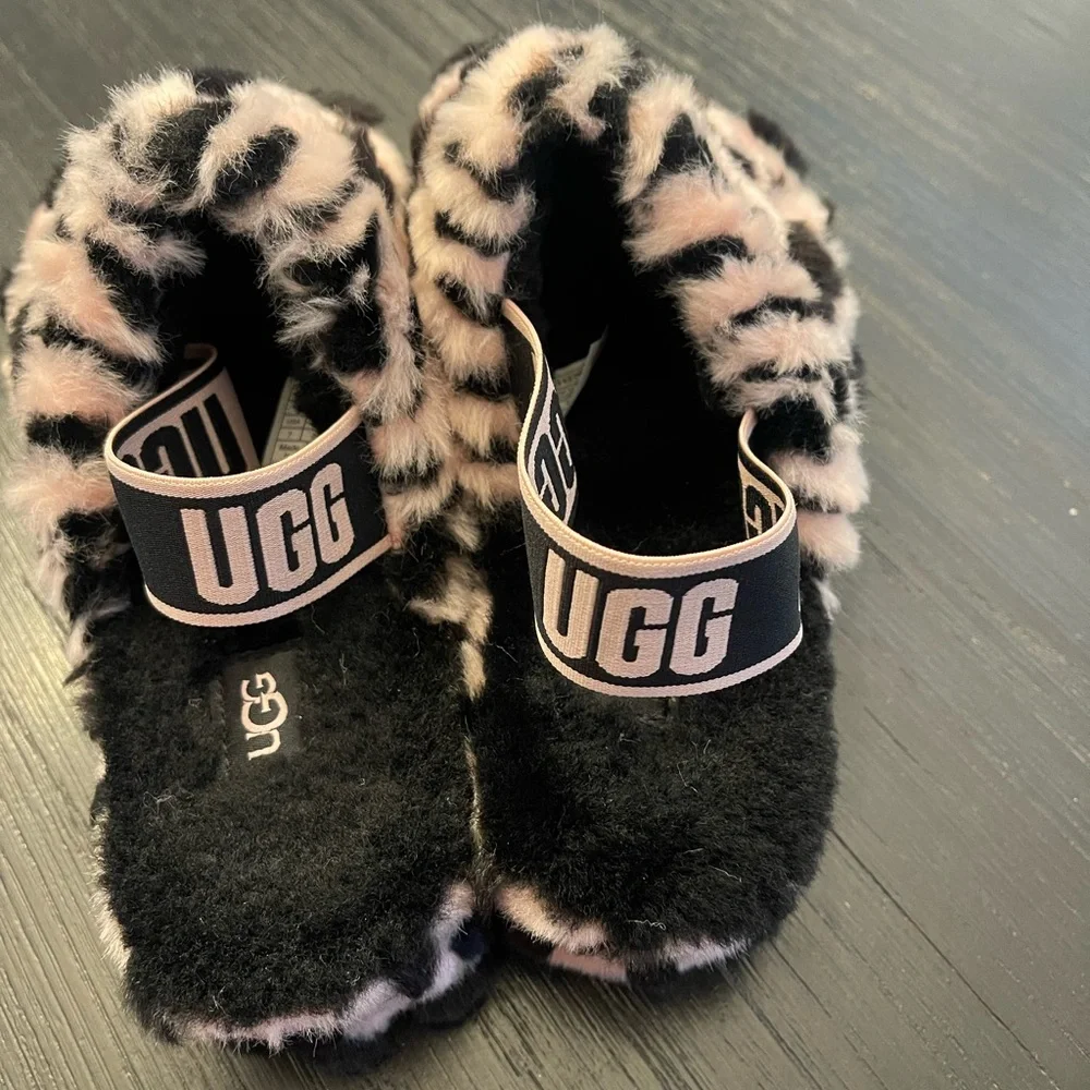 UGG Black and Pink Cozy Slippers Plush Comfort - Picture 3 of 10